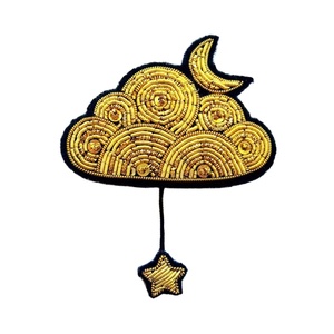 Broche de Manzana de Cobre Hecho a Mano Personalizado al por Mayor, con Bordado de Cuentas y Hilo Metálico, Pin de Moda de Lujo Artesanal para Boda, Fiesta, Unisex - Product Image 5