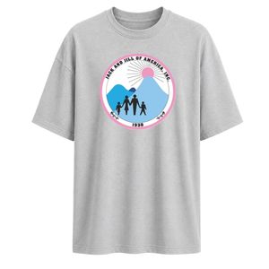 เสื้อยืดคอกลมแขนสั้นสีเทา ลายกราฟิก พร้อมปักโลโก้รูปตราสัญลักษณ์แจ็คแอนด์จิลที่อก และลายกราฟิกขนาดใหญ่ด้านหลัง สไตล์ลำลอง - Product Image 1