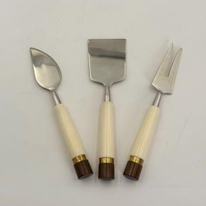 Nuevo Producto: Juego de 3 Cuchillos para Queso de Acero Inoxidable con Mango de Resina Blanca, Acabado Espejo, Nuevo Diseño al Precio Más Bajo en India - Product Image 2