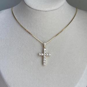 Pendentif Croix Vintage Premium en Moissanite, Diamant Jaune Massif, Bijoux Hip Hop pour Mariages, Fêtes et Cadeaux à Prix de Gros - Product Image 4