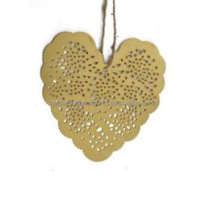 Corazón decorativo colgante de hierro con acabado dorado para decoración del hogar y otras decoraciones navideñas - Product Image 1