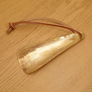 Cuchara para zapatos de latón pulido hecha a mano, herramienta duradera para poner zapatos, regalo perfecto para amantes y coleccionistas de calzado. - Product Image 6