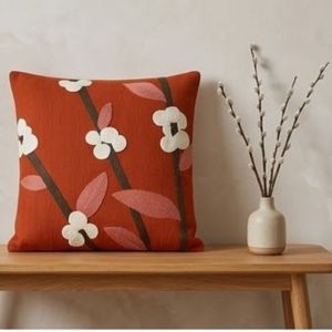 Nouvelle Housse de Coussin Carrée Moderne Brodé Tendance avec Motif Végétal Rouge et Blanc pour la Décoration Intérieure – Vente en Gros - Product Image 5