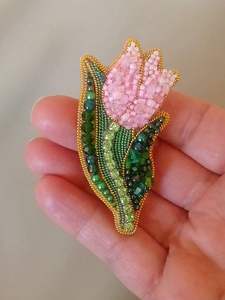 Broche de rosa bordado a mano con cuentas, insignia de flor de cuentas de semillas negras, accesorio de joyería para ropa, bolsos, decoración de bodas y fiestas. - Product Image 5