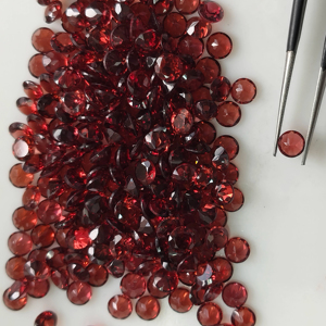 โกเมนสีแดงธรรมชาติ 4.5 มม. ทรงกลมเจียระไนแบบบริลเลียนท์ คุณภาพดีที่สุด พลอยเม็ดเดี่ยวสำหรับทำเครื่องประดับ - Product Image 5