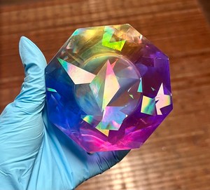 ที่เขี่ยบุหรี่ทรงกลมใสสีรุ้งเคลือบเงาแบบแกะสลัก ยี่ห้อ YearsCrystal พร้อมกล่องของขวัญหลายขนาด - Product Image 5