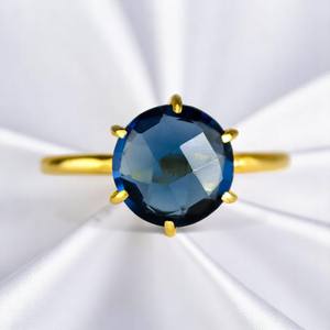 Anillo de Cuarzo Cianita Redondo - Plata de Ley 925 Chapada en Oro con Engaste de Garras - Anillo de 8mm para Mujer - Product Image 2