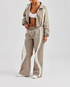 Conjunto de chándal cortavientos impermeable personalizado para mujer, ligero, deportivo, para senderismo y entrenamiento. - Product Image 6