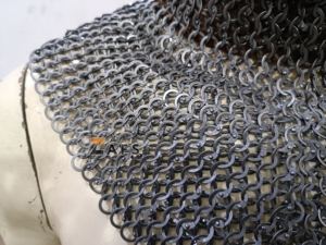 Collar de Cota de Malla Hecho a Mano de Acero Suave con Anillos Planos Remachados, Auténtico Protector de Cuello para Armadura de Caballero de Batalla y Recreación Histórica - Product Image 6