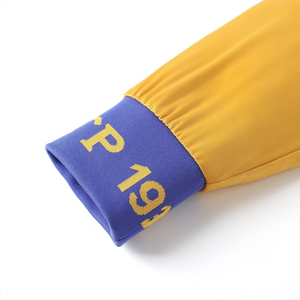 Chaqueta Varsity Dorada para Mujer con Ribete Azul, Cierre de Botones a Presión, Escudo Bordado, Letras Gráficas, Ropa Deportiva Informal - Product Image 3