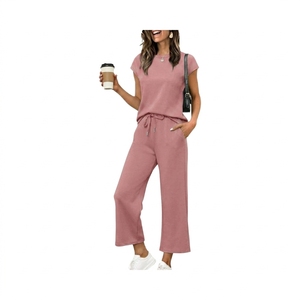 Conjunto Deportivo de Verano de 2 Piezas para Mujer, Top Deportivo de Manga Larga, Shorts Midi por Encima de la Rodilla, Tejido Transpirable de Poliéster y Elastano, Estampado Digital - Product Image 1