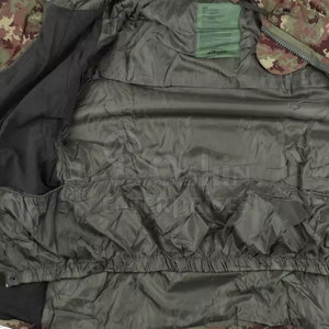 Veste de chasse pour la saison hivernale avec une coupe confortable, des rangements fonctionnels et un style prêt pour l'aventure en plein air - Product Image 5