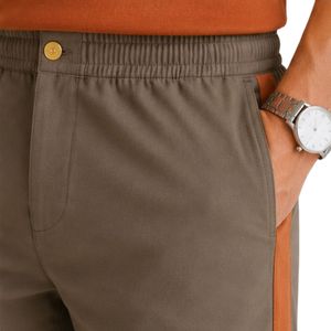 Ensemble polo et short pour homme en brun rouillé et taupe, design de poche contrastée, tenue décontractée d'été en deux pièces, logo personnalisé - Product Image 4