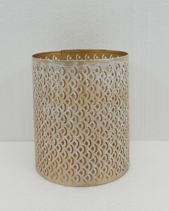 Ensemble de 3 moules à bougies votives rondes en fer, couleur or, taille moyenne, pour décoration de table et de mariage, faits à la main - Product Image 1