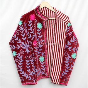 Veste pour femme en velours noir et coton tissé, broderie florale bleue, col mandarin, manches longues, élégante pour l'automne - Product Image 3