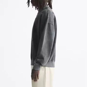 เสื้อสเวตเชิ้ตเฟรนช์เทอร์รี่หนานุ่มทรงโอเวอร์ไซส์สำหรับผู้ชาย สไตล์วินเทจฟอกสีแบบแอซิดวอช คอวี แบรนด์ Custom Haus Industries - Product Image 4