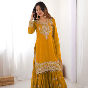 ชุดเดรสชาราร่าดีไซน์เนอร์สำหรับผู้หญิง ผ้าจอร์เจตต์เทียม ชุดคุรตะชาราร่าพร้อมผ้าคลุมไหล่ ขายส่งเสื้อผ้าชาติพันธุ์ - Product Image 1