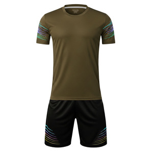 Uniforme de football à manches courtes respirant, léger, de haute qualité, fabriqué au Pakistan, nouveau style, vente en gros, OEM personnalisé - Product Image 5