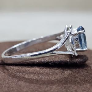 แหวนเงินแท้925ชนิด Vermeil สีเงินสเตอร์ลิงพลอยสีฟ้ารูปไข่ที่มีการตั้งค่าหนามเตยที่สวยงามสำหรับงานปาร์ตี้ - Product Image 4