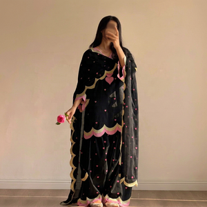Nouvelle collection exclusive de Salwar Kameez de style indien et pakistanais pour les fêtes, disponible au meilleur prix - Product Image 1