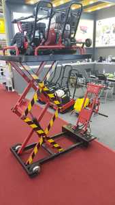 Elevador de Tijera Tayo ETC300 de 3 Toneladas, Elevador de Autos Eléctrico Portátil con Ajuste de Altura de 25-72.8 Pulgadas, Diseño Rojo y Negro - Product Image 5