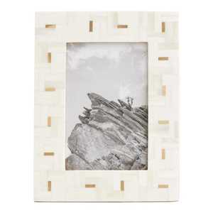Marco de Fotos de Hueso Blanco de Inspiración Clásica, Decorativo para Mesa o Pared, con Borde Ondulado Irregular y Diseño de Concha - Product Image 2