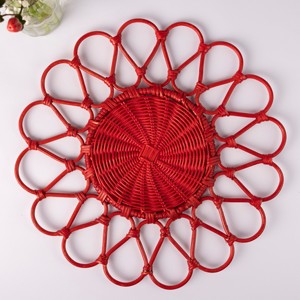 แผ่นรองจานลายกลีบดอกไม้สีแดงหวาย ดีไซน์ใหม่ ตกแต่งโต๊ะอาหาร ราคาถูก - Product Image 1