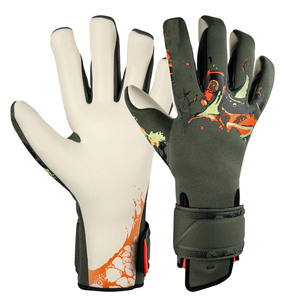 ถุงมือฟุตบอลพิมพ์ลายแบบ Sublimation ดีไซน์ทรง Negative Cut ป้องกันข้อมือแบบขยายได้ สำหรับผู้ชายและผู้หญิง ถุงมือผู้รักษาประตูฟุตบอล - Product Image 5