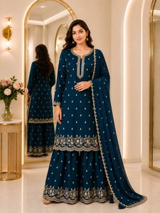 Conjunto de traje Sharara de Georgette al por mayor con bordado pesado de Zari dorado, Kurta recta y Gharara acampanada, ideal para bodas y festividades indias y pakistaníes. - Product Image 3