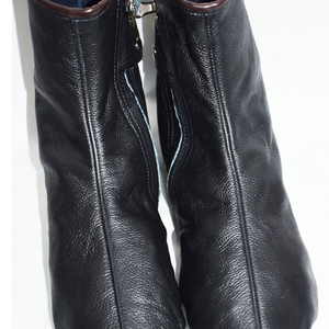 Calcetines de Invierno de Cuero de Fabricación Pakistaní con Tecnología Antideslizante Tejida, Logotipo Personalizado y Tallas Disponibles a Precio de Mayoreo - Product Image 5