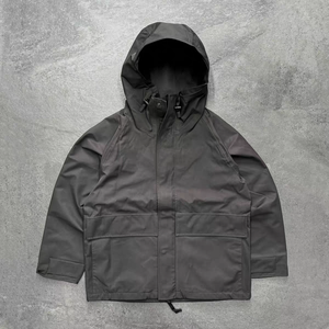 เสื้อแจ็คเก็ตกันลมสไตล์ OEM สำหรับฤดูหนาว คอตั้ง ปิดแบบสวมหัว ผลิตด้วยวิธีการทอผ้าแบบไม่ถักทอ - Product Image 5