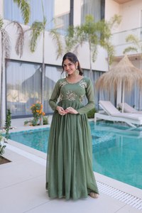 Vestido Anarkali Plateado para Mujer con Cuentas Bordadas |   Elegante Vestido Largo de Fiesta para Bodas y Eventos Festivos - Product Image 4