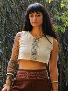 Top corto de algodón Khadi hecho a mano con borde estampado, blusa artesanal cómoda de cuello redondo sin mangas para verano - Product Image 5