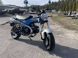 Motocicleta Dax Street 2026 de 1000-1500cc para Adultos con EFI, ABS, Características Premium Retro Mini Bike, Origen Estadounidense, Velocidad Máxima >80km/h - Product Image 1