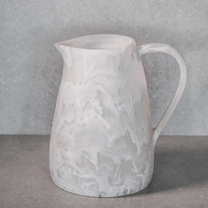 Carafe en résine avec poignée, vaisselle pour service de cocktails, taille et design personnalisables à prix abordable - Product Image 1