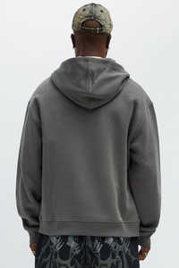 Sweat à capuche décontracté gris pour homme de qualité supérieure, avec fermeture éclair quart de tour, poche kangourou, logo brodé, style streetwear, en polaire unie, par Ako - Product Image 2