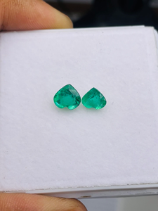 Esmeralda Natural Corte Corazón Origen Zambia 2 Piezas 2.11 Quilates Calidad AAA Certificado IGI Brillo Excelente Color Verde 5-8mm Tratamientos - Product Image 5