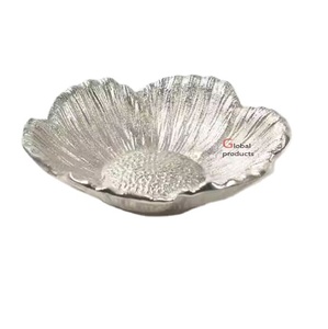 Bol de service en aluminium en métal fini argenté brillant de belle forme de fleur pour la maison d'hôtel - Product Image 1