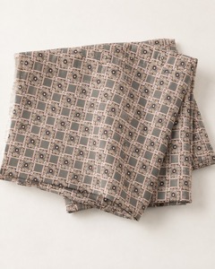 Tapisserie florale Verona en pur mousseline, série botanique fraîche numérique, tissu textile botanique beige blush pour studio - Product Image 3
