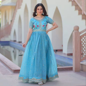 Vestidos Étnicos Indios al por Mayor, Color Dorado, con Bordado Multihilo, Lentejuelas Zari, Diseño para Exportación, Precio de Venta - Product Image 1