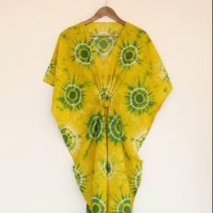 Kaftan maxi tie-dye fait main pour femme, 100 % coton écologique, coupe ample, lavable, style bohème décontracté pour l'été et les vacances - Product Image 1