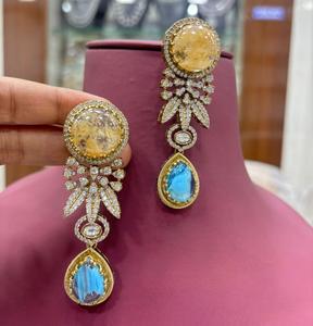 ต่างหูทองเหลืองชุบทองคุณภาพสูง ดีไซน์ทันสมัย ประดับคริสตัลระยิบระยับ เหมาะสำหรับผู้หญิง สวมใส่ในงานเลี้ยงตอนเย็น - Product Image 2