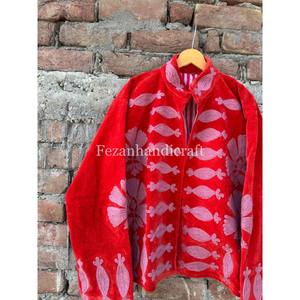 Chaqueta Suzani de terciopelo rojo, chaqueta con bordado uzbeco, abrigo corto hecho a mano para invierno, chaqueta de fiesta para mujer - Product Image 2