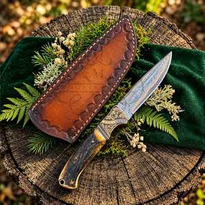 Couteau de chasse Damas - Manche en corne de mouton et pierre - Embout en laiton gravé - Cadeau de luxe fait main pour lui - Product Image 4