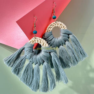 Elegantes pendientes de moda con forma de rafia de Vietnam para fiestas y bodas - Product Image 3