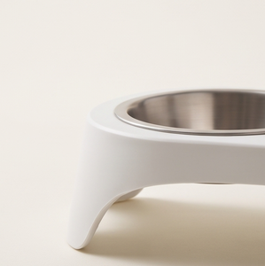 Support moderne surélevé pour gamelles de chien, finition thermolaquée, double distributeur antidérapant blanc, double gamelle en acier inoxydable pour nourriture et eau pour chat, vente en gros - Product Image 2