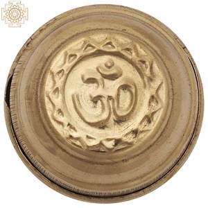 Exclusiva Caja Tradicional India Hecha a Mano de Latón Pequeña para Om Kumkum, Decoración del Hogar, Artículo de Almacenamiento, Hecho en India - Product Image 2