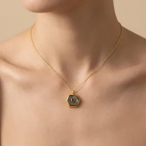 Pendentif en or massif plaqué 18 carats avec pierres précieuses (labradorite, quartz rose, apatite, jade) et accents minimalistes en zircon cubique – Bijoux de mode en gros - Product Image 3