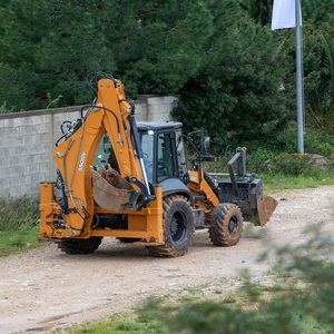 Chargeuse-pelleteuse d'occasion pour projets d'excavation, dotée d'un moteur puissant et d'une forte force de godet. - Product Image 4