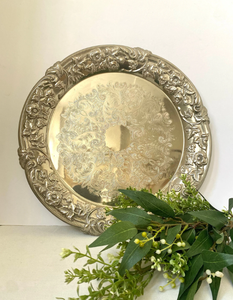 Assiettes de présentation classiques modernes en aluminium gaufré faites à la main, finition argent brillant, pour la table de Ramadan, Diwali, Noël, Nouvel An - Product Image 1